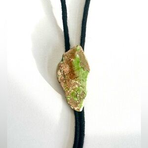 Bolo Tie: Green carico lake turquoise slab